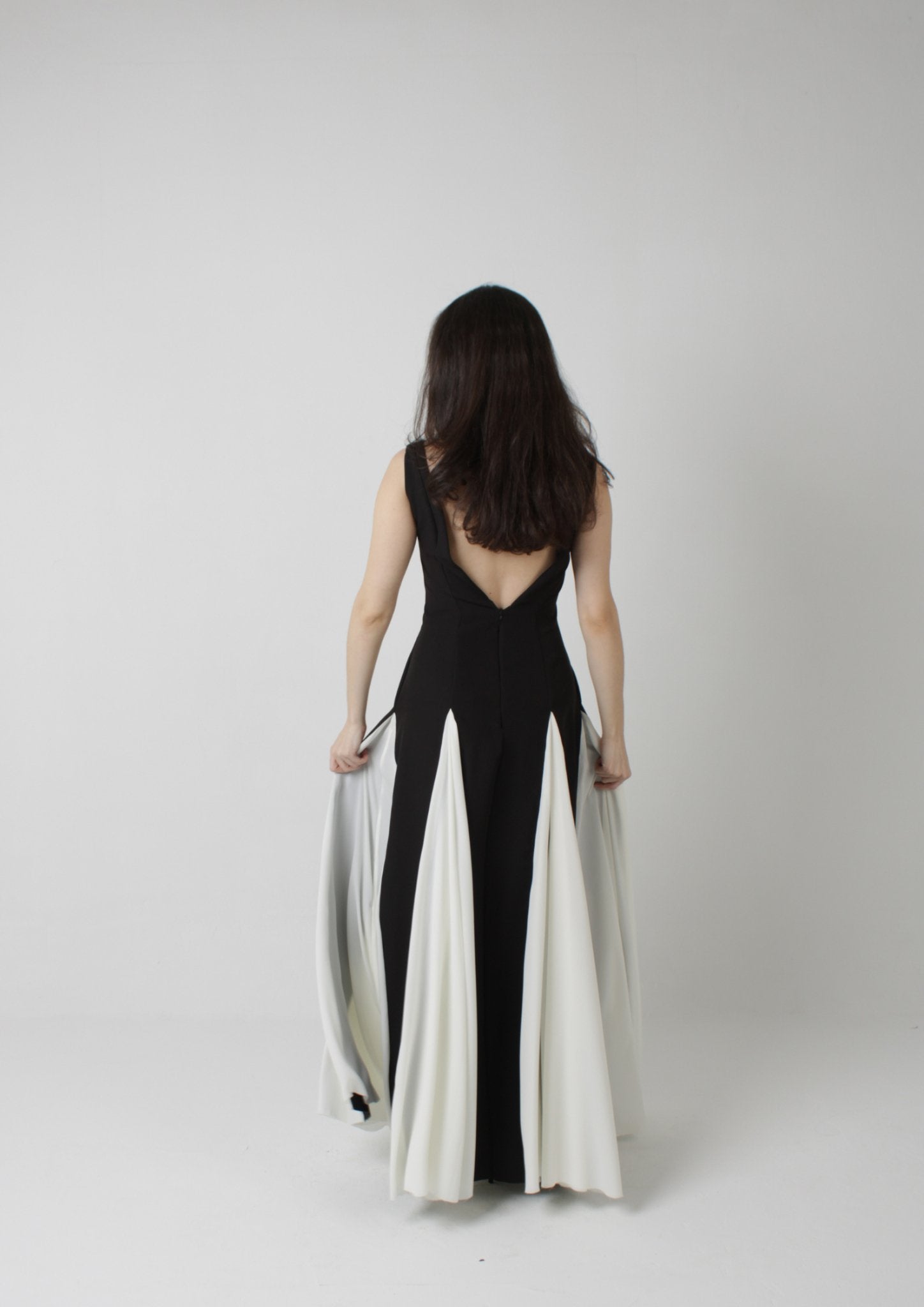 Timeless V-Neck Maxi Dress with Godet Skirt Sewing Pattern [Alessandra Timeless V-Neck Maxi Dress with Godet Skirt Sewing Pattern [Alessandra