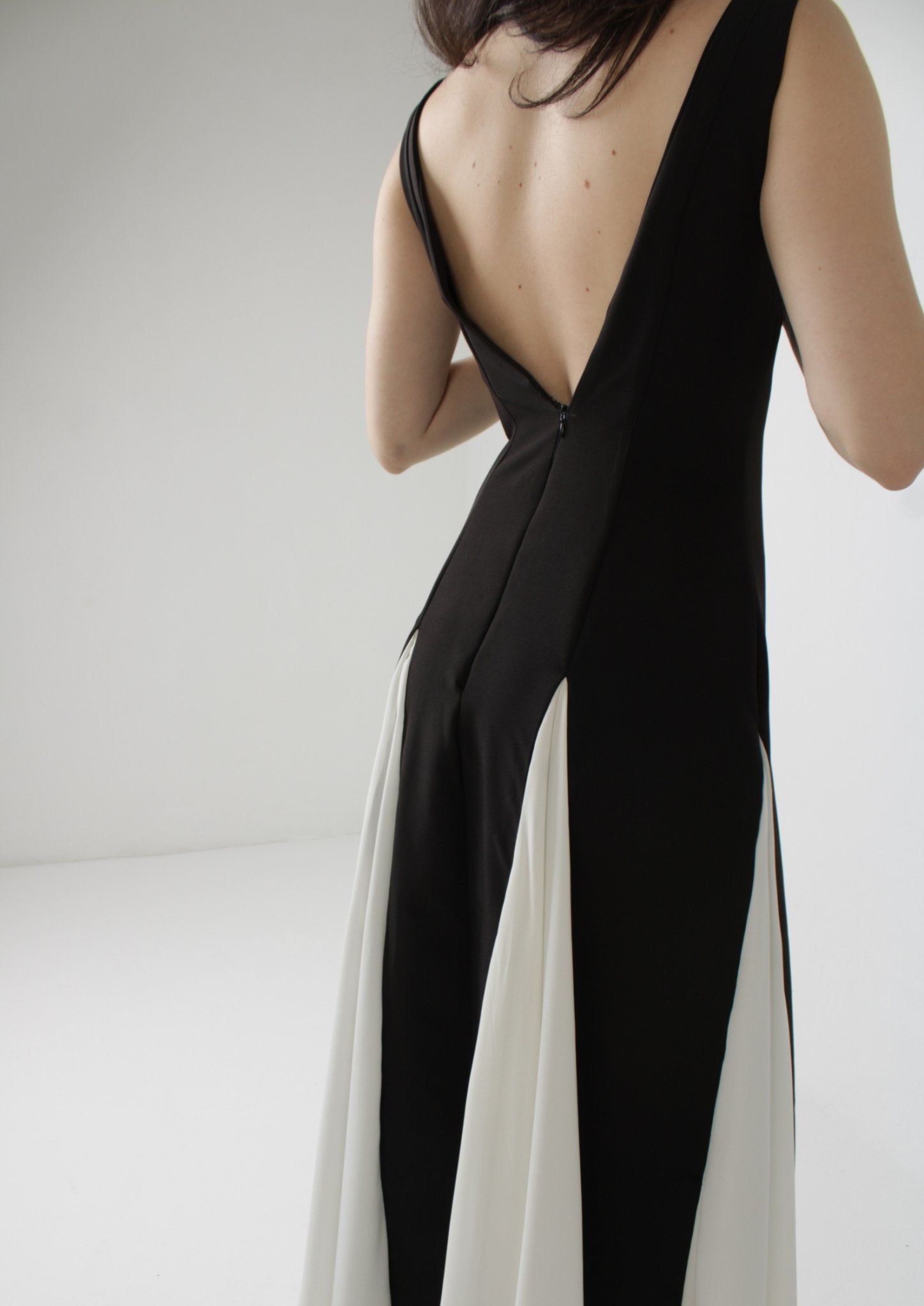 Timeless V-Neck Maxi Dress with Godet Skirt Sewing Pattern [Alessandra Timeless V-Neck Maxi Dress with Godet Skirt Sewing Pattern [Alessandra